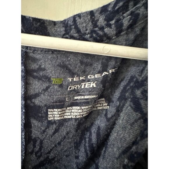 Tek Gear women’s size large DryTek t-shirt - Picture 5 of 7